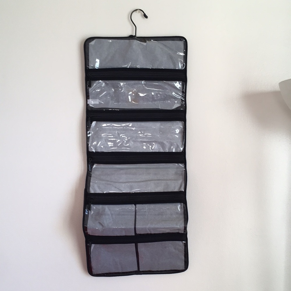New Falchi Sport Hanging Toiletry Organizer - Picture 4 of 9